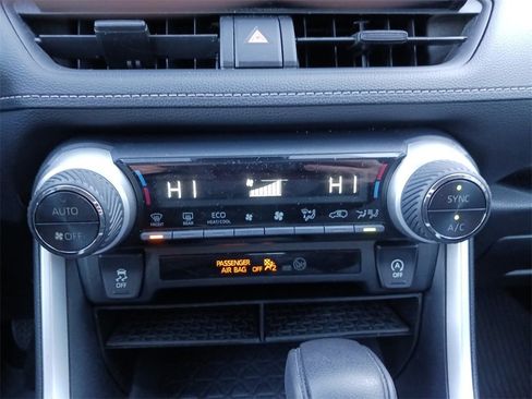 Used 2021 Toyota RAV4 XLE image 23