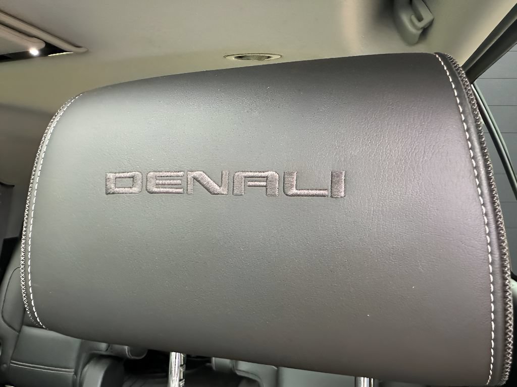 Used 2015 GMC Yukon Denali w/ Touring Package AWD/4WD image 19