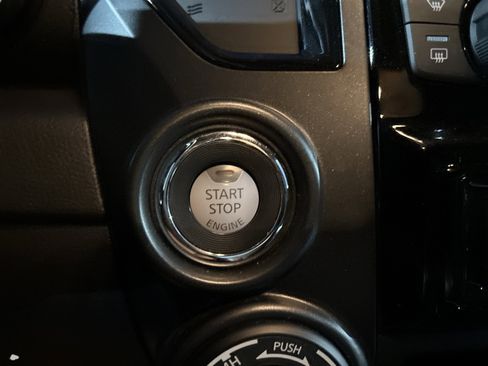 Used 2024 Nissan Titan SV w/ SV Bronze Edition Package image 42