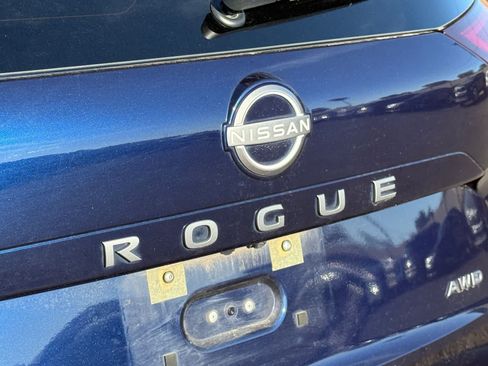 Used 2025 Nissan Rogue SV AWD/4WD image 8