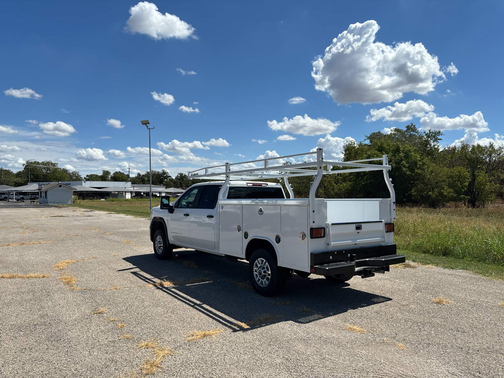 Used 2026 GMC Sierra 2500 Pro w/ Convenience Package AWD/4WD image 9