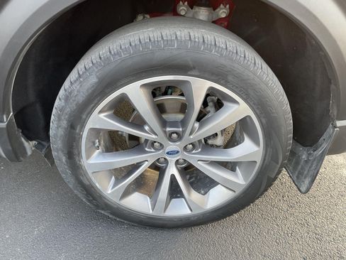 Certified 2025 Ford Explorer Platinum w/ Ultimate Package AWD/4WD image 9