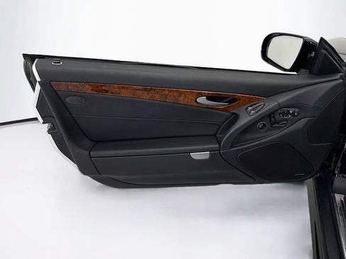 Used 2011 Mercedes-Benz SL 550 image 28