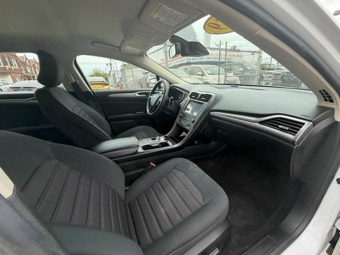 Used 2019 Ford Fusion SE FWD image 24