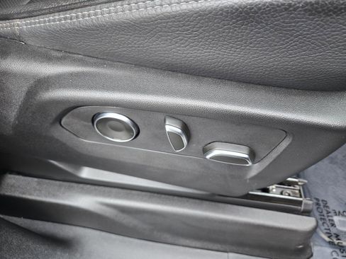 Used 2025 GMC Yukon Denali w/ Sun & Power Step Package image 25