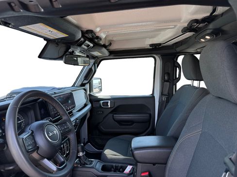 Used 2024 Jeep Wrangler Unlimited AWD/4WD image 10