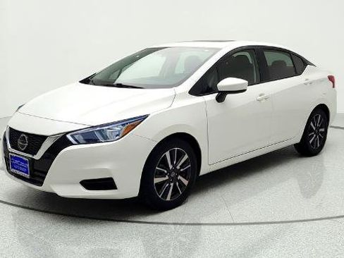 Used 2022 Nissan Versa SV FWD image 3