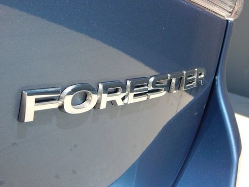 Used 2021 Subaru Forester Premium AWD/4WD image 6