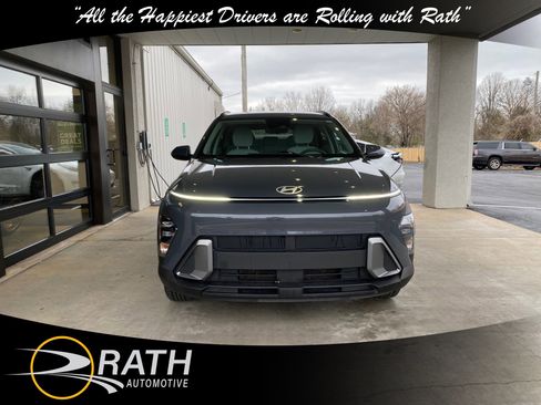 Used 2024 Hyundai Kona SEL image 3