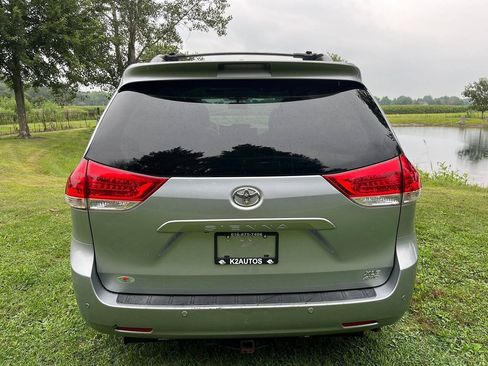Used 2014 Toyota Sienna XLE w/ Entertainment Package AWD/4WD image 12