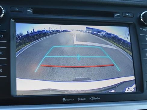 Used 2019 Toyota Highlander XLE image 34