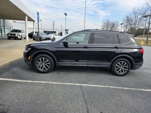Used 2019 Volkswagen Tiguan SE w/ Panoramic Sunroof Package image 17