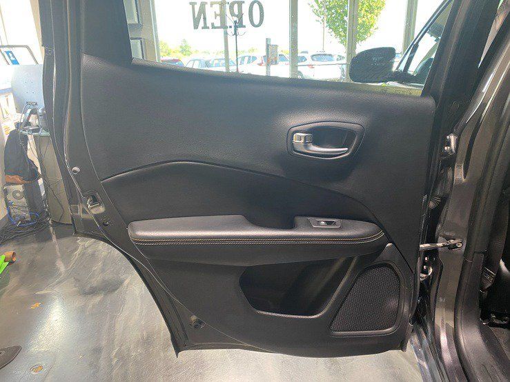 Used 2019 Jeep Compass Latitude w/ Popular Equipment Group AWD/4WD image 14