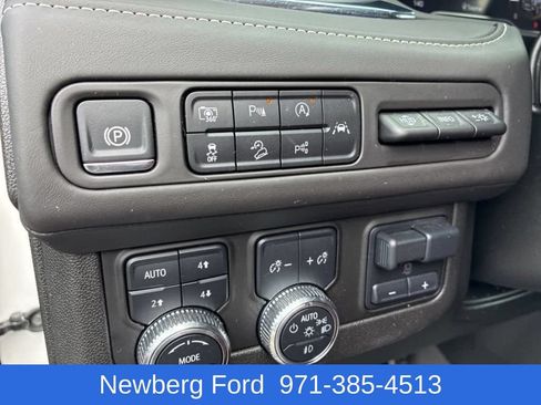 Used 2024 GMC Yukon XL Denali Ultimate AWD/4WD image 15