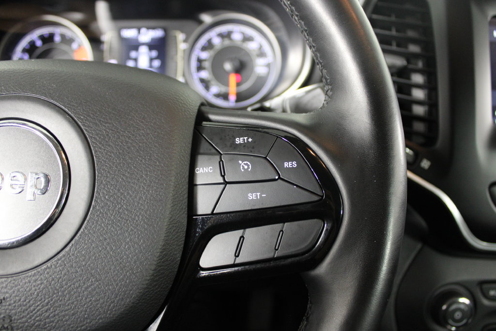 Used 2021 Jeep Cherokee Latitude Plus FWD image 24