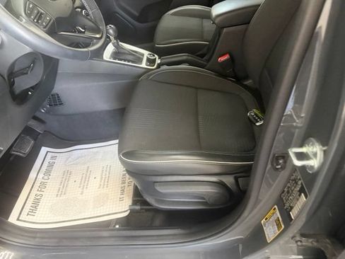 Certified 2023 Hyundai Venue Limited w/ Cargo Package FWD image 23