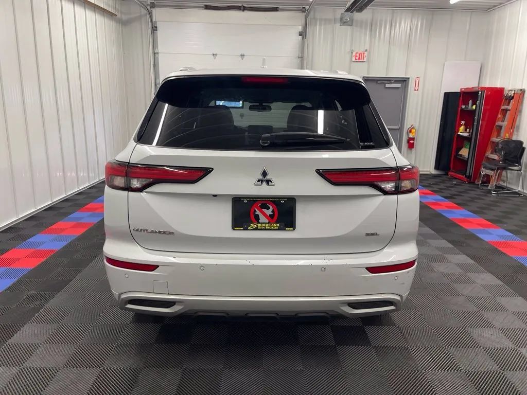 Used 2023 Mitsubishi Outlander SEL AWD/4WD image 4