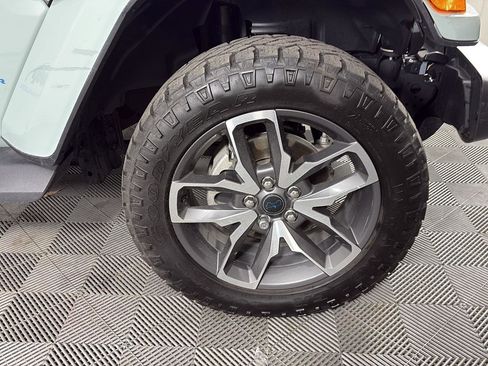 Used 2024 Jeep Wrangler Unlimited w/ Convenience Group AWD/4WD image 13