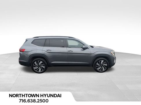 Used 2025 Volkswagen Atlas SE image 2