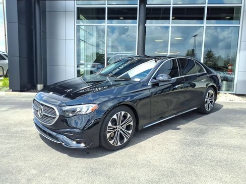 Used 2025 Mercedes-Benz E 350 4MATIC Sedan image 2