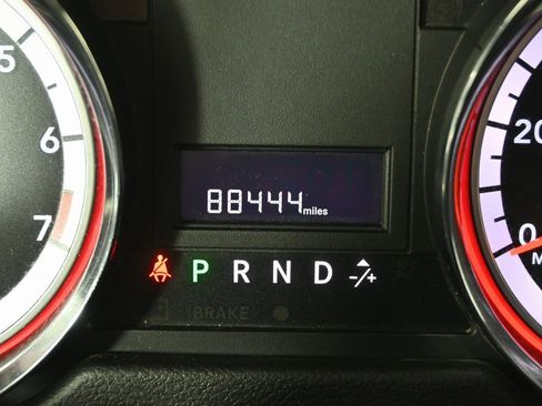 Used 2019 Dodge Grand Caravan SE w/ UConnect Hands-Free Group image 26