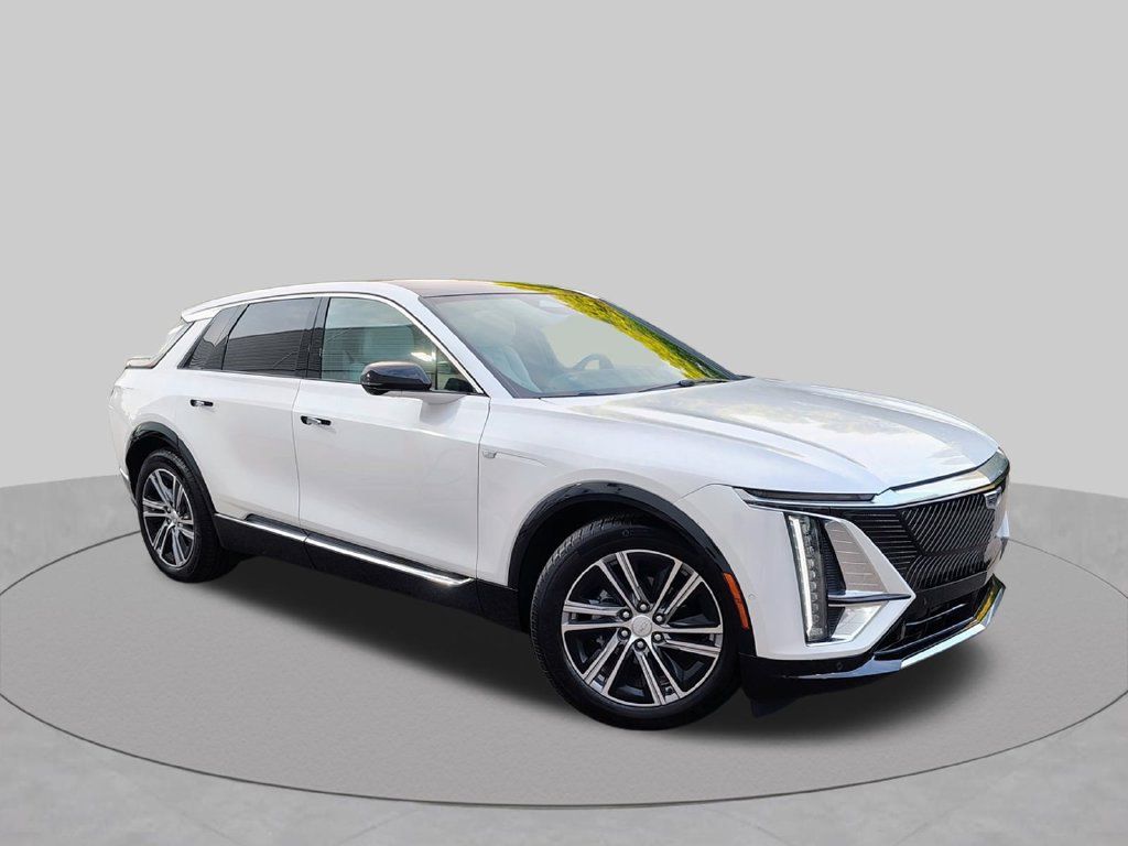 Used 2024 Cadillac Lyriq Luxury AWD/4WD image 2