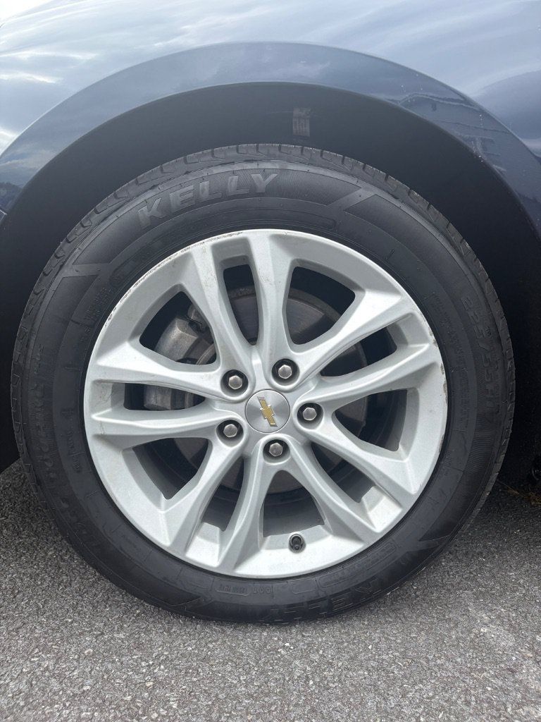 Used 2018 Chevrolet Malibu LT FWD image 9