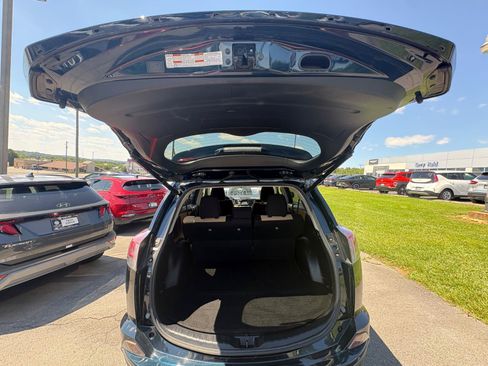 Used 2017 Toyota RAV4 XLE FWD image 11