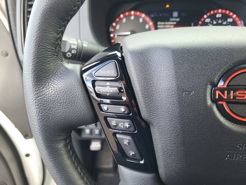 Used 2022 Nissan Frontier PRO-4X w/ Pro-4X Premium Package image 14