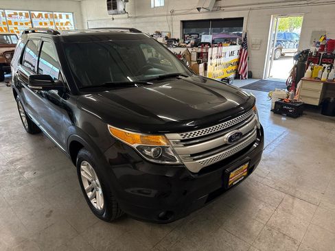Used 2015 Ford Explorer XLT w/ Equipment Group 202B AWD/4WD image 99