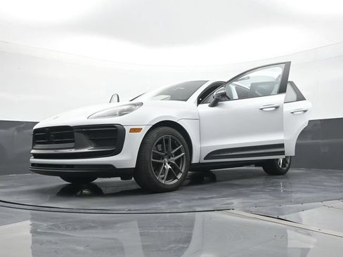 Certified 2024 Porsche Macan Turbo AWD/4WD image 31