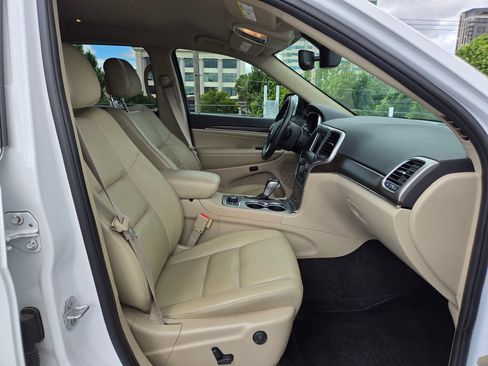Used 2018 Jeep Grand Cherokee Limited AWD/4WD image 12