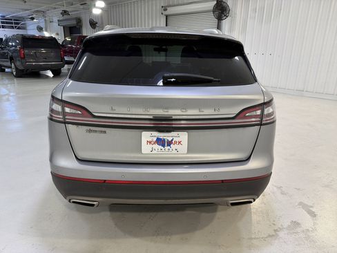 Used 2022 Lincoln Nautilus FWD w/ Premium Package image 4