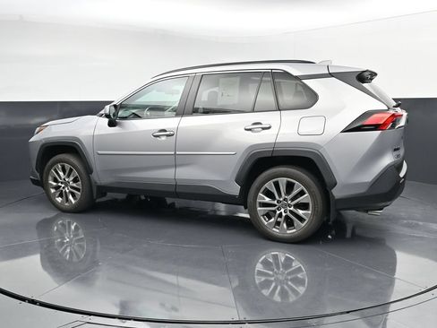 Used 2023 Toyota RAV4 XLE Premium AWD/4WD image 5