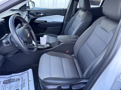 Used 2024 Chevrolet Trax LT w/ Driver Confidence Package image 7