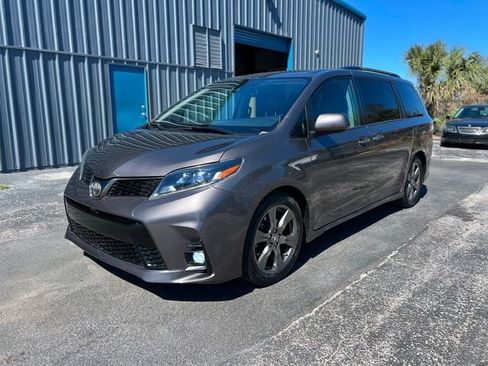 Used 2019 Toyota Sienna SE Premium image 70