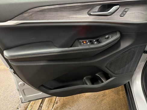 Used 2023 Jeep Grand Cherokee Limited w/ Trailer Tow Prep Group (B) image 11