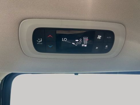 Used 2023 Chrysler Pacifica Touring-L FWD image 38