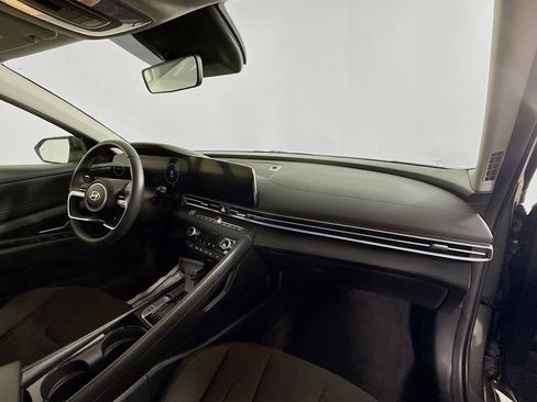 Used 2025 Hyundai Elantra SEL FWD image 29