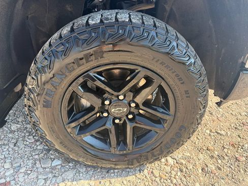 Used 2024 Chevrolet Silverado 1500 Custom Trail Boss w/ LPO, Dark Essentials Package AWD/4WD image 12