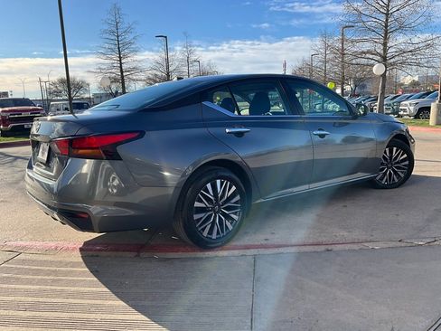 Used 2025 Nissan Altima 2.5 SV image 6