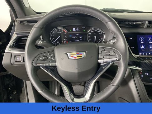 Used 2025 Cadillac XT6 Premium Luxury image 13