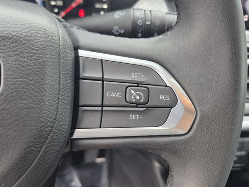 Used 2024 Jeep Compass Latitude AWD/4WD image 32