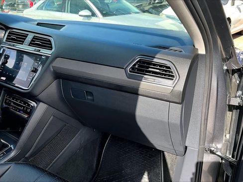 Used 2024 Volkswagen Tiguan SE image 18
