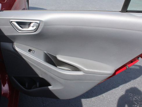 Used 2022 Hyundai Ioniq SE FWD image 29