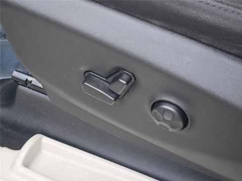 Certified 2023 Chrysler Voyager LX FWD image 29