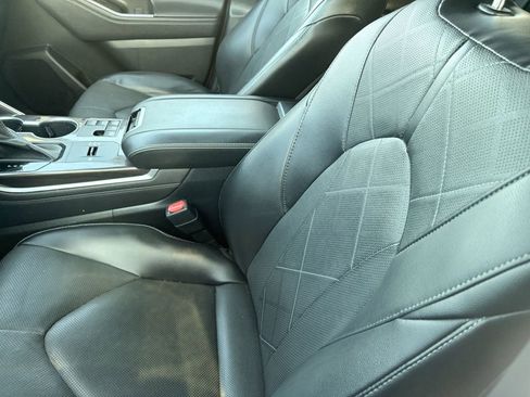 Used 2023 Toyota Highlander Platinum FWD image 10