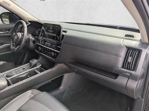 Used 2025 Nissan Pathfinder SL w/ SL Premium Package AWD/4WD image 28