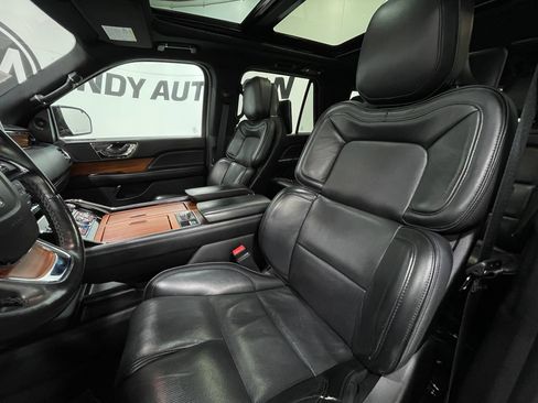 Used 2019 Lincoln Navigator Reserve AWD/4WD image 14