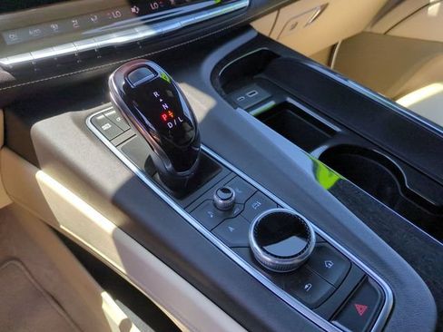 Used 2022 Cadillac Escalade Premium Luxury RWD image 17